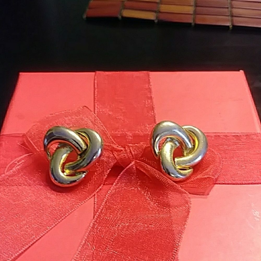 3/$10🔥Gold plated ear rings